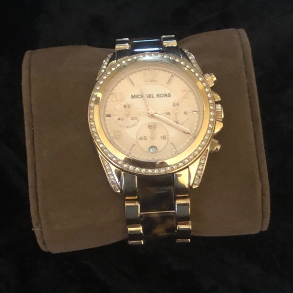 Michael Kors Gold Watch - Picture 2 of 5